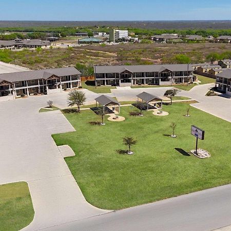Eagle'S Den Suites Cotulla A Travelodge By Wyndham Zewnętrze zdjęcie