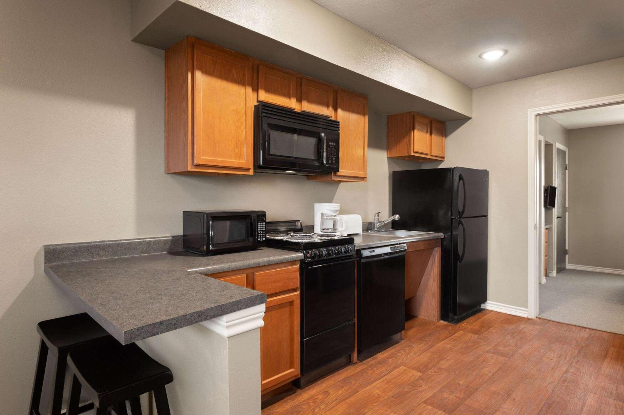 Eagle'S Den Suites Cotulla A Travelodge By Wyndham Zewnętrze zdjęcie