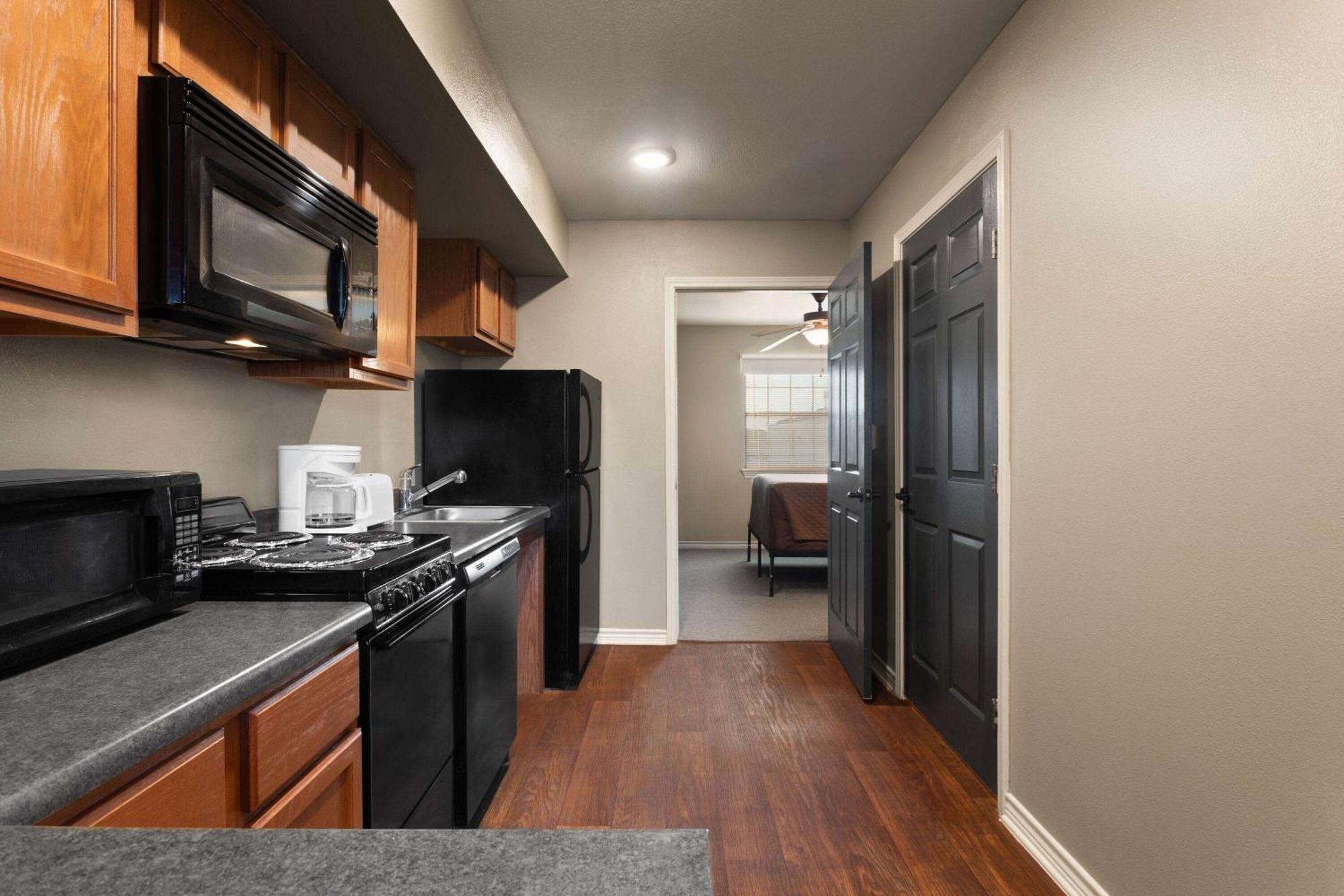 Eagle'S Den Suites Cotulla A Travelodge By Wyndham Zewnętrze zdjęcie
