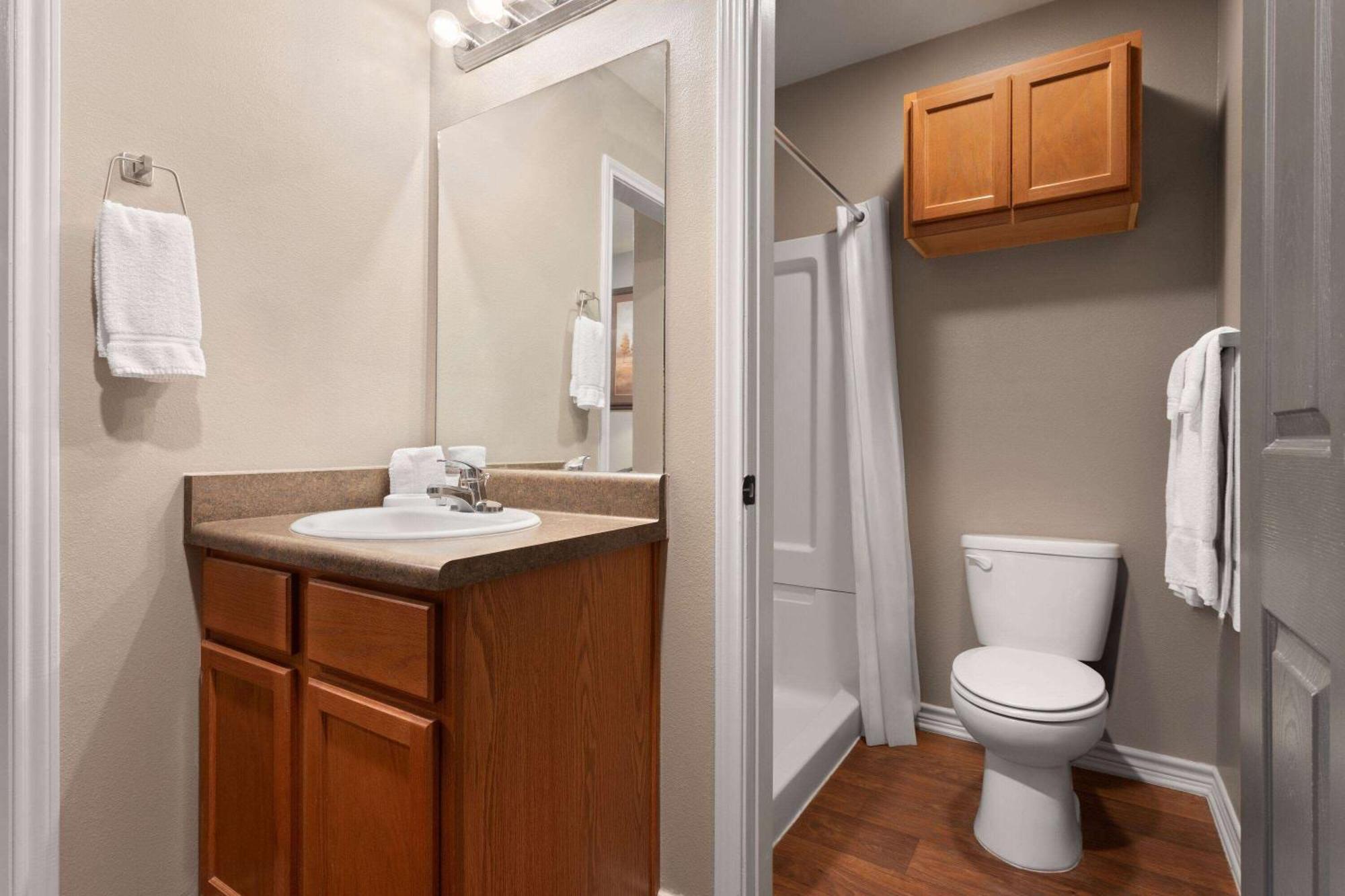 Eagle'S Den Suites Cotulla A Travelodge By Wyndham Zewnętrze zdjęcie