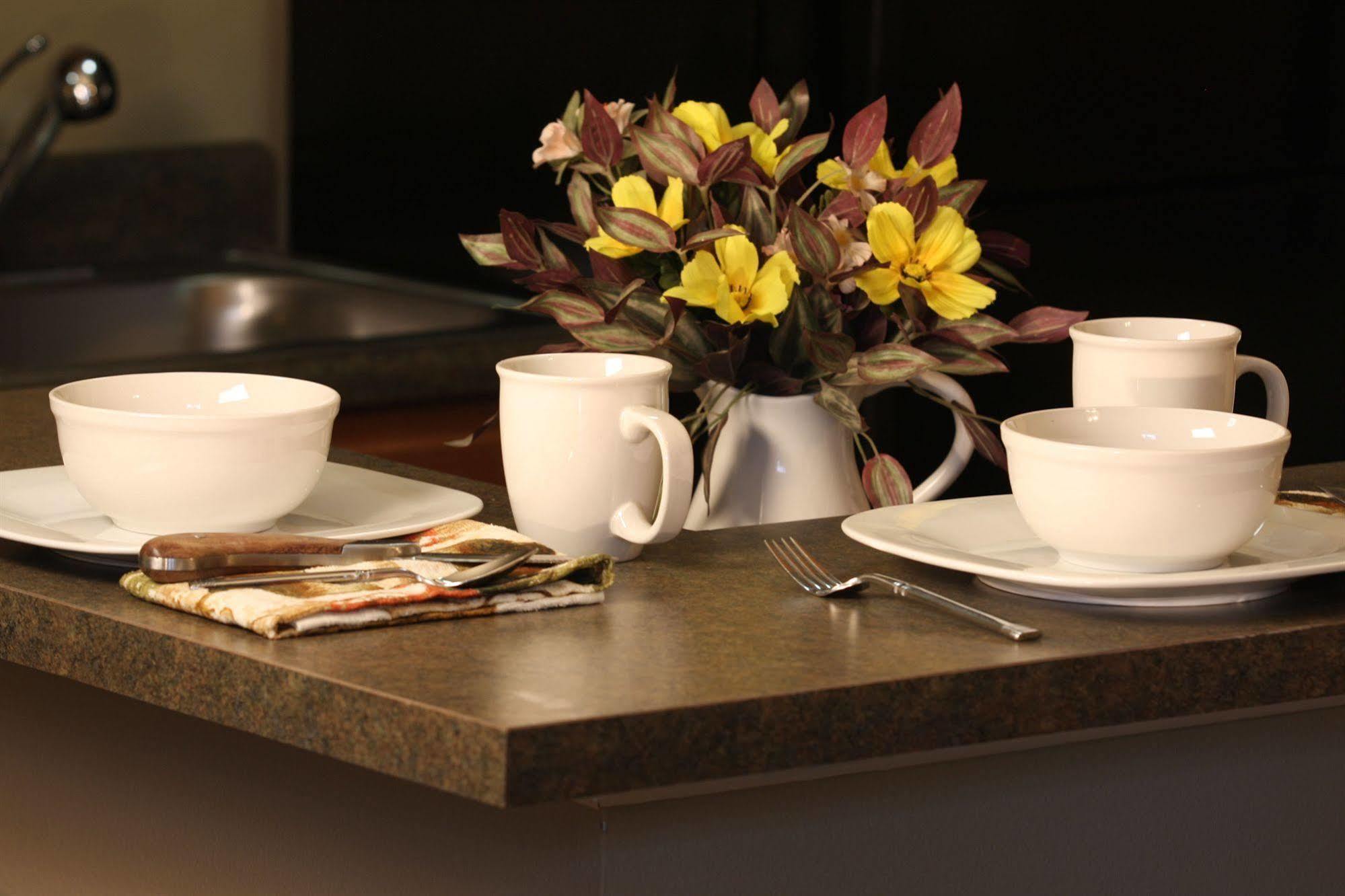 Eagle'S Den Suites Cotulla A Travelodge By Wyndham Zewnętrze zdjęcie