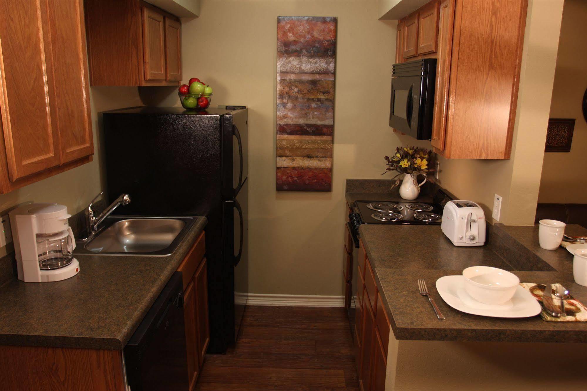 Eagle'S Den Suites Cotulla A Travelodge By Wyndham Zewnętrze zdjęcie