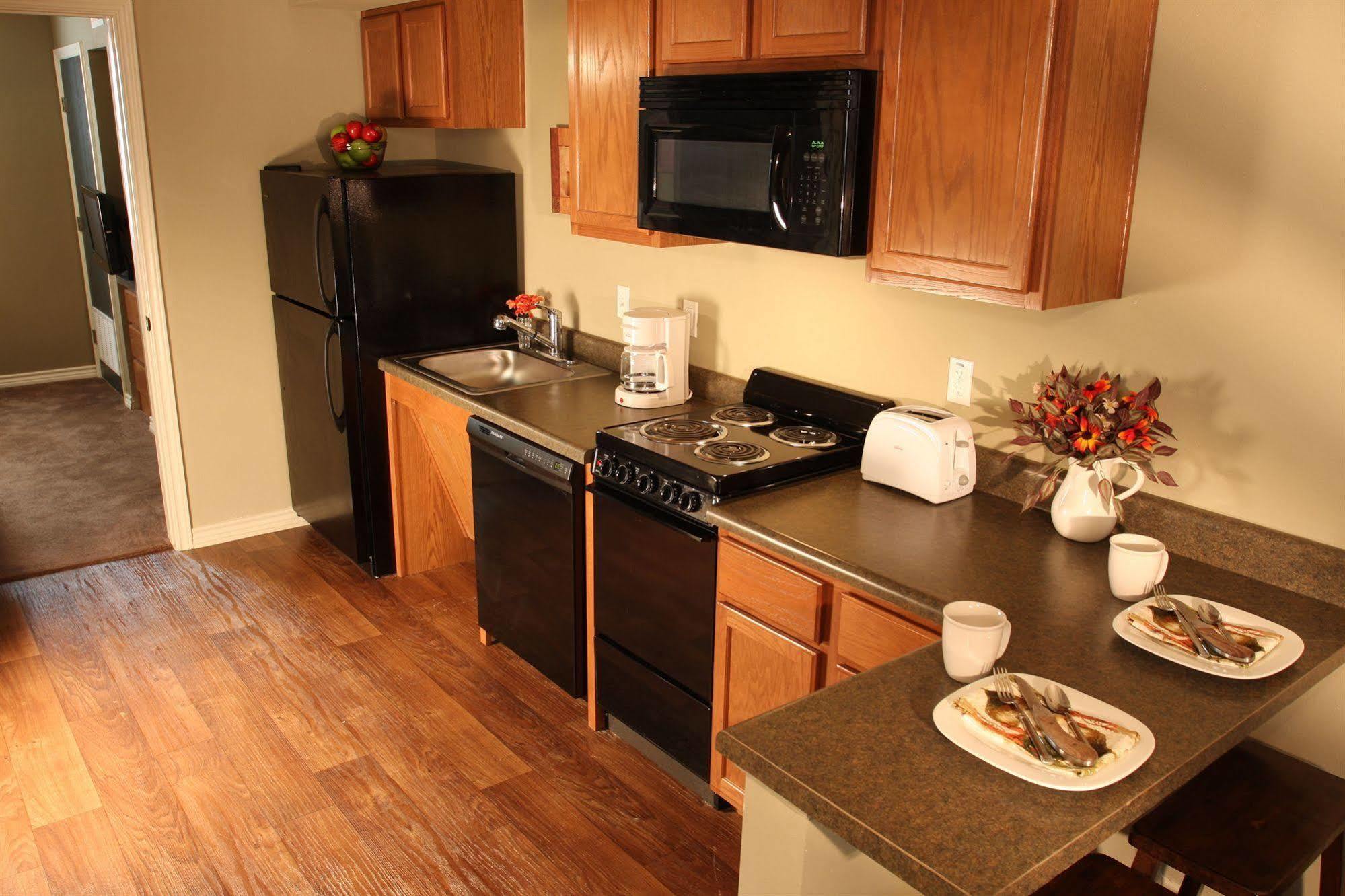 Eagle'S Den Suites Cotulla A Travelodge By Wyndham Zewnętrze zdjęcie